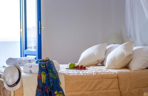 Akrotiri House | Sigal Villa