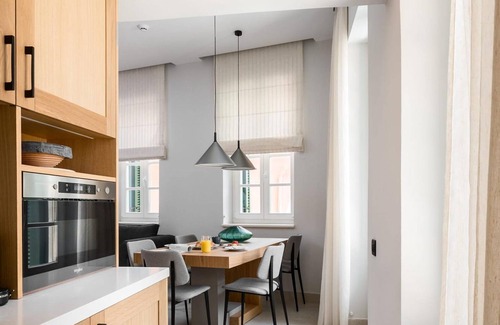 Old Town Apartment | Signature Suite Cantons View