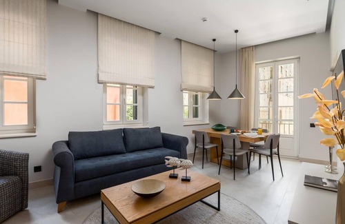 Old Town Apartment | Signature Suite Cantons View