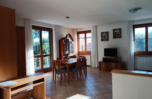 Villa Guardia Apartment | Signorile quadrilocale nel verde di Villa Guardia