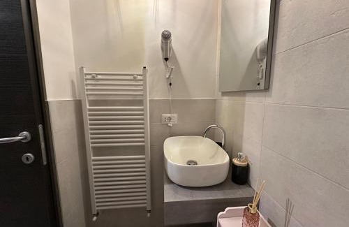 Azzano San Paolo Apartment | Silent Airport Room