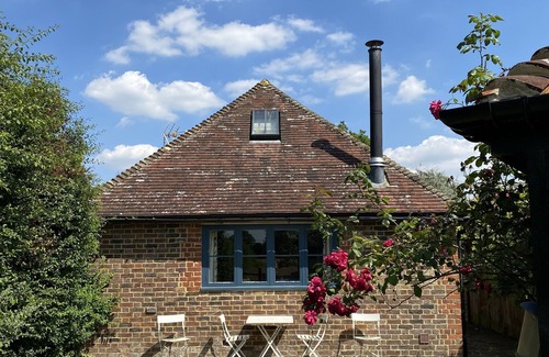 Maidstone Cottage | Silver Cottage, Hunton. Beautiful, secluded cottage. Idyllic Location. Parking