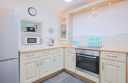 Creetown Cottage | Silver Lodge - a cottage that sleeps 4 guests in 2 bedrooms