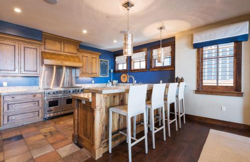 North Park City House | Silver Star #20 - 4 Bed Cottage +Spa