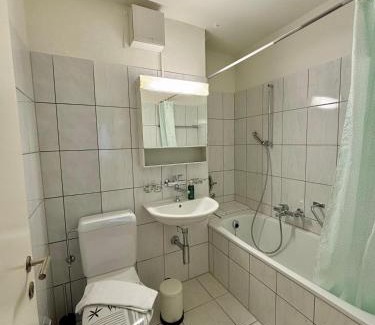 Albisrieden Apartment | Simple 1 Bed Apartment with Balcony