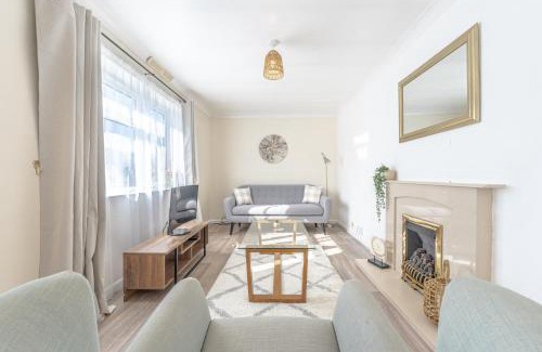 Newcastle-Under-Lyme Apartment | Simple Comforts - 2BR Flat with Free Parking in Newcastle-under-Lyme