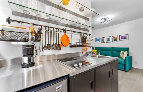 Hawaii Kai Apartment | Simple studio with lanai, standing desk, WiFi & great location near beaches