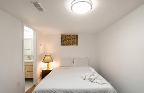 L'Amoreaux House | Simple & Tidy Private Rooms