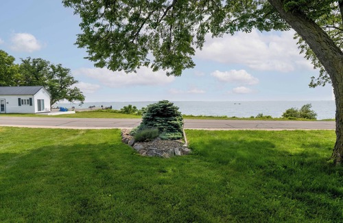 Gypsum Apartment | Simply Kelleys Resort -Lakeview Lower- Charming and renovated 2-bed apartment!