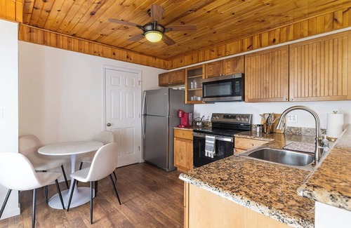 Gypsum Apartment | Simply Kelleys Resort -The Great Escape East- charming and renovated 2-bed!