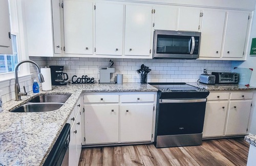 Mount Pleasant House | Simply Sunny Fun! 4BR Close to DT Chas & Beaches! Great backyard firepit & games