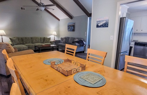 Mount Pleasant House | Simply Sunny Fun! 4BR Close to DT Chas & Beaches! Great backyard firepit & games