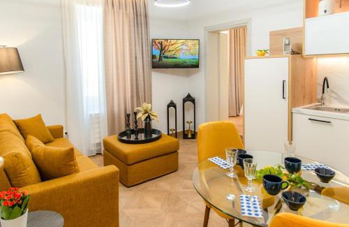 Old Town Apartment | Sims Suites