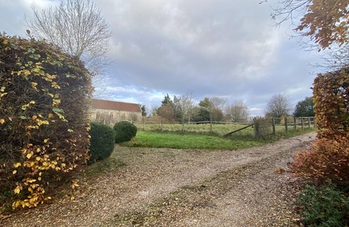 Winterbourne Earls Cottage | Single floor, self-catering Annexe next to main house, with parking.