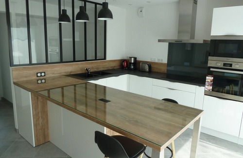 Poulgoazec House | Single storey house , sea view, 7 minutes walk from Kersiny beach