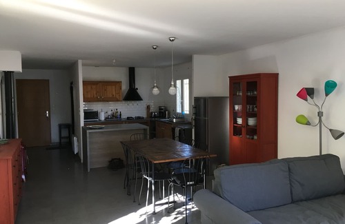 Aubignan Villa | Single storey villa with enclosed garden and swimming pool, Provence