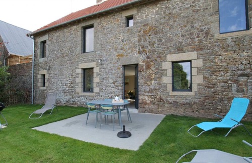 Saint-Pair-sur-Mer Cottage | Single-story house with private garden, near Granville