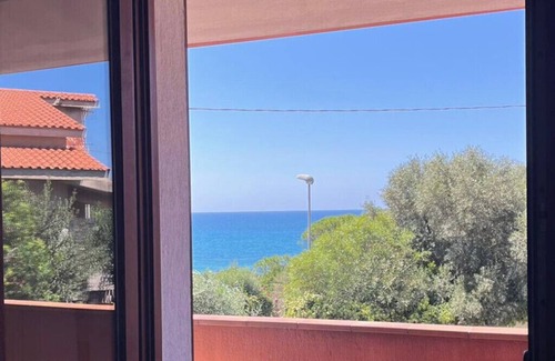 Torre del Pozzo House | Sinis - House with garden on the sea with beautiful sea view