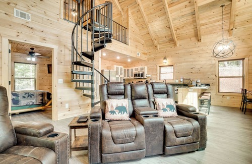 Cleveland Cottage | Sip, Hike & Explore: Sleek Retreat in Cleveland!