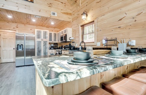 Cleveland Cottage | Sip, Hike & Explore: Sleek Retreat in Cleveland!