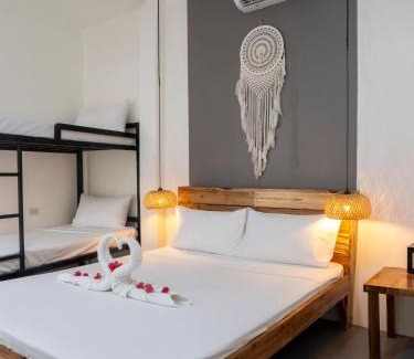 El Nido Hostel | Sip Sunset Hostel and Lounge