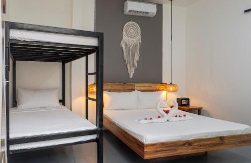 El Nido Hostel | Sip Sunset Hostel and Lounge