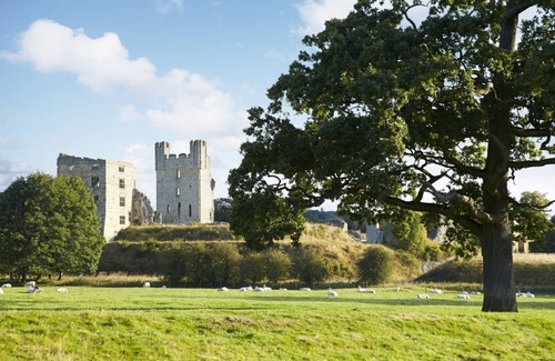 Ampleforth House | Situated in Ampleforth, on the edge of the North York Moors and surrounded by beautiful countryside,