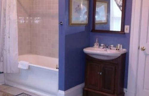 Roselawn Finance Bed & Breakfast | Six Acres Bed & Breakfast