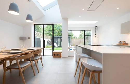 Twickenham Riverside House | Skandi chic Hideaway near river and transport | Pass the Keys