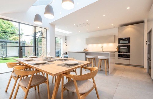 Twickenham Riverside House | Skandi chic Hideaway near river and transport | Pass the Keys