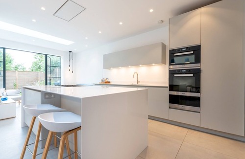 Twickenham Riverside House | Skandi chic Hideaway near river and transport | Pass the Keys