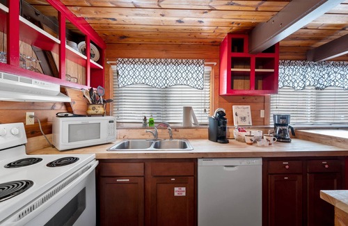 Chalet Village Cabin | Ski Bear Chalet 3 Bedroom Cabin