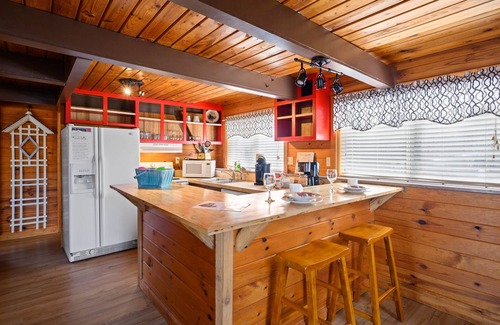 Chalet Village Cabin | Ski Bear Chalet 3 Bedroom Cabin