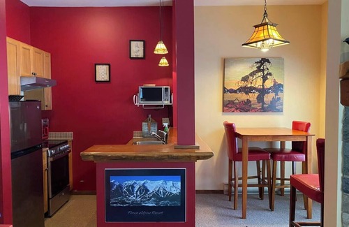 East Kootenay Condo | Ski In/Out. Mountain Side. Dog Friendly