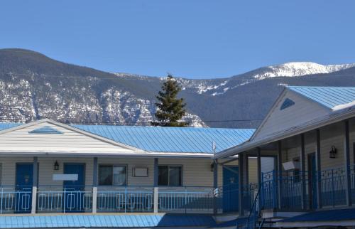 Creston Hotel | Skimmerhorn Inn