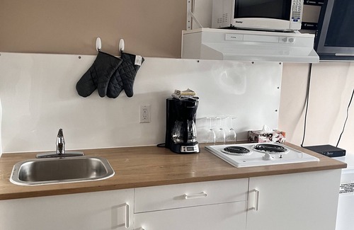 Creston Hotel | Skimmerhorn Inn