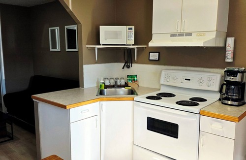 Creston Hotel | Skimmerhorn Inn