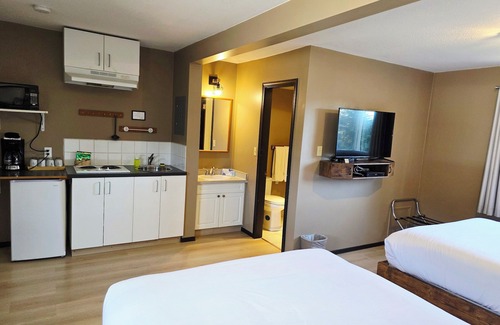 Creston Hotel | Skimmerhorn Inn