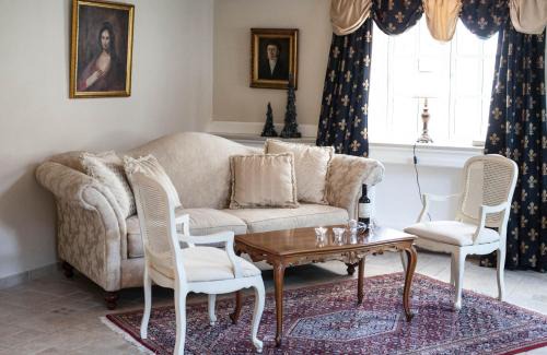 Langeland Municipality Hotel | Skrøbelev Gods Manor House