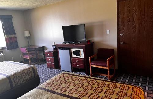 Delavan Hotel | Sky Lodge Inn & Suites - Delavan