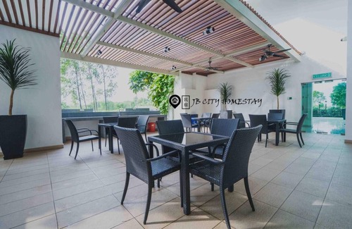 Setia Tropika Apartment | Sky Peak (9pax) ホームステイ @ JB City Homestay