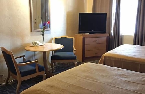 West Sacramento Hotel | Sky Ranch Inn
