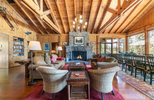 Brockway House | Sky Rocks - Private Beach, Buoy & Pier, HOA Swimming Pool & Tennis
