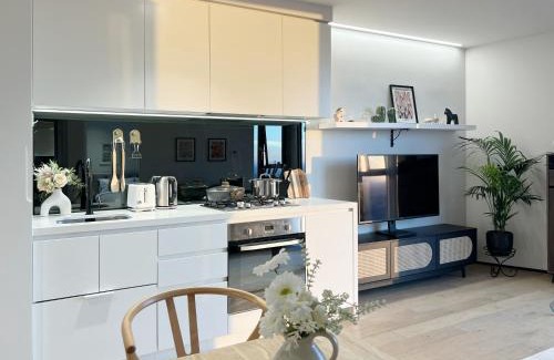 Melbourne Central Business District Apartment | Sky View 1B1B APT in the CBD