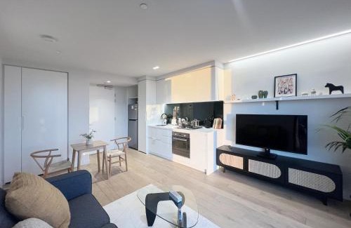 Melbourne Central Business District Apartment | Sky View 1B1B APT in the CBD