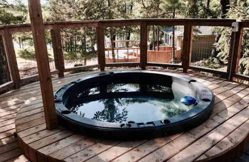 Lansdowne House | SKYE Waterfront 5 Person Cottage with your own Hottubn