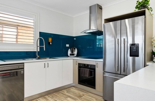Malua Bay House | Skyes Beach House - Upstairs Accommodation