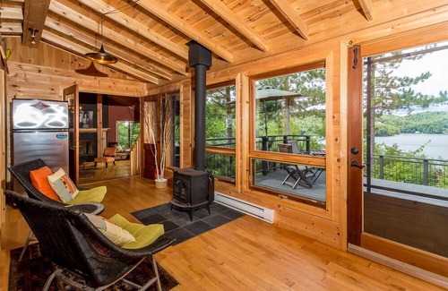 Dorset Cottage | Skyfall! Gorgeous Grand Cabin with a Killer View in Muskoka. Great for Families!