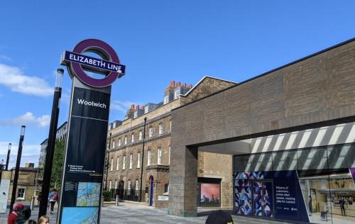 Woolwich Apartment | Skyline Haven - Modern 2B, Parking, Wifi & 4kTV