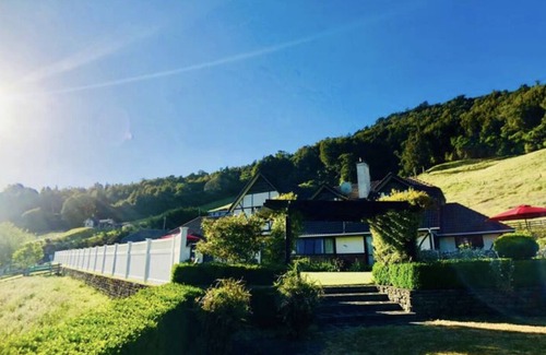 Rotorua House | Skyline Mountain View Lodge up to 16 people